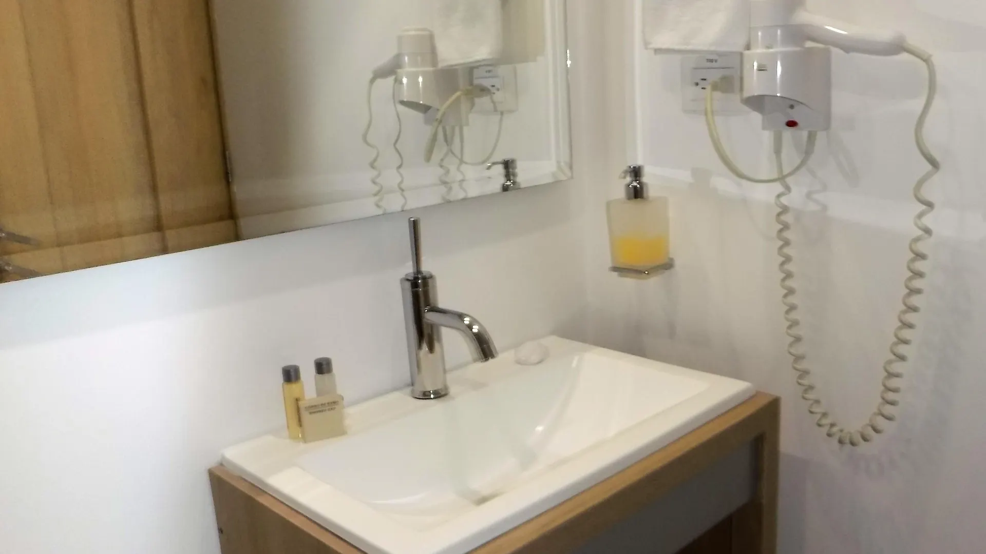 Hotel Boutique Laureles Медельин